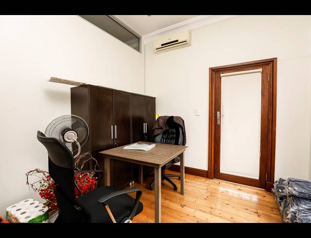 330M² OFFICE FOR SALE IN WINDERMERE